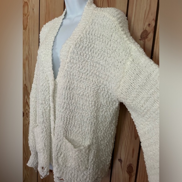 Cato Women’s white cardigan button up size L v-neck pockets sweater puff Sleeves - Picture 10 of 16